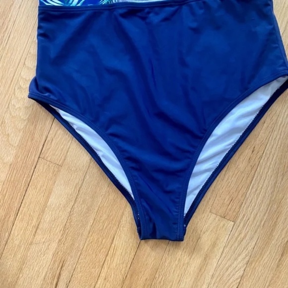 CUPSHE Hibiscus High Neck Keyhole One Piece Navy Floral Bathing Suit Size M - Picture 4 of 10